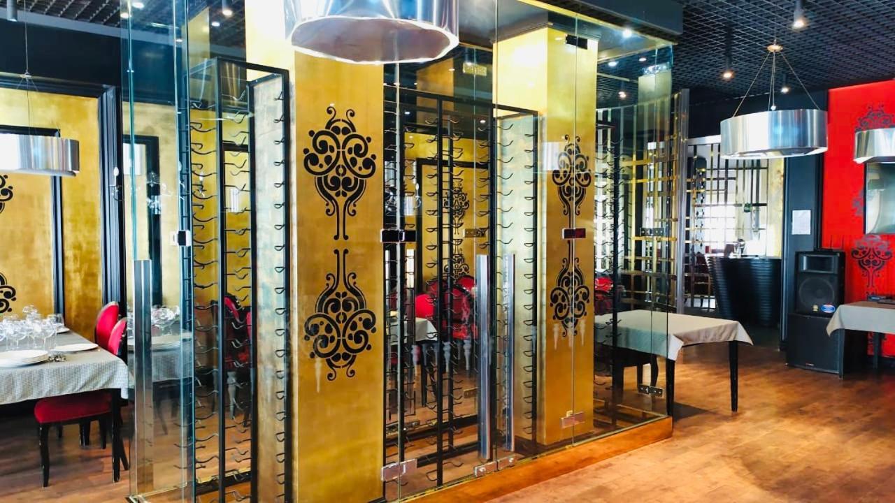 Lucky Fox Hotel Atyrau Ngoại thất bức ảnh